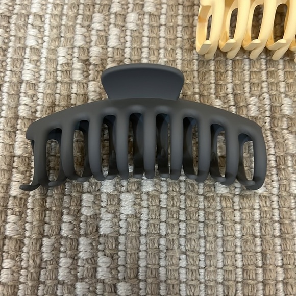 Set of 5 Solid Color Claw Clips (Pink, Beige, Cream, Blue, Green) - Picture 4 of 8